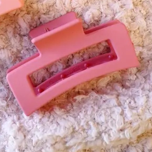 Passion of Essence Accessories - Christmas Gift Dark Pinki Rectangle Hair Claw Clips
